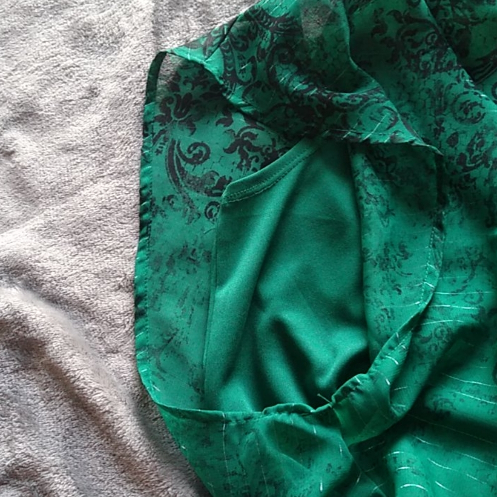 Green top - Picture 5 of 5
